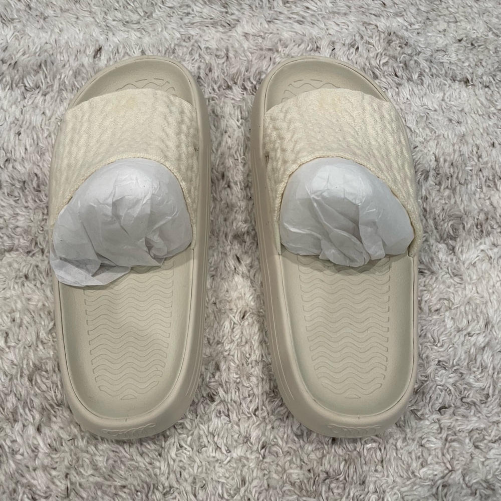 Camden Merino Wool Slide Sandal in cream, women’s size 8.5-9. Brand new, in box.